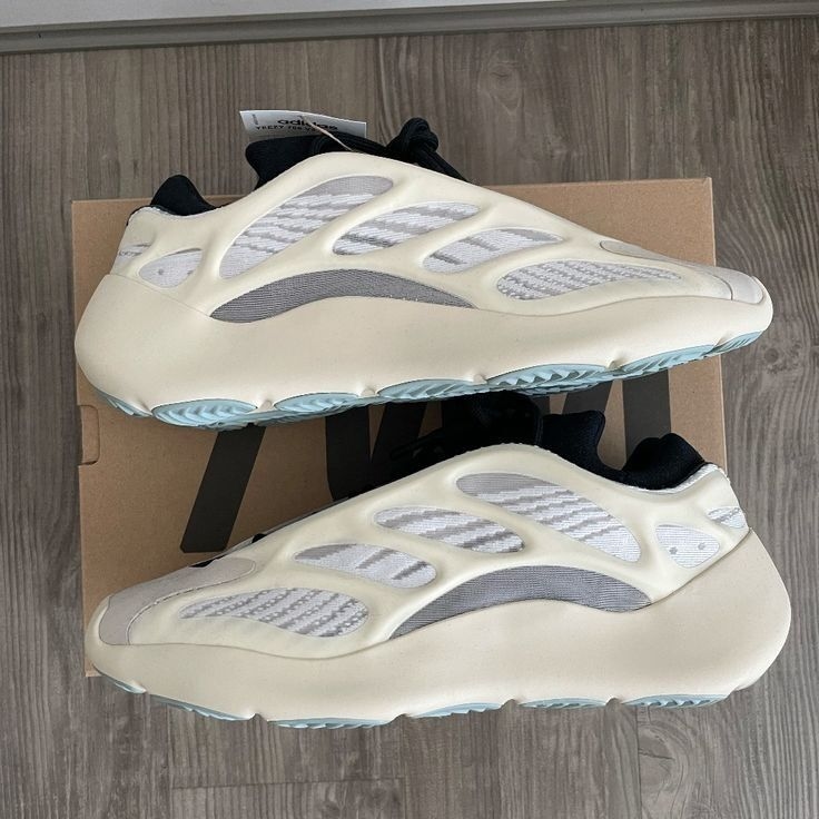 Product image thumbnail: yeezy 700 v3