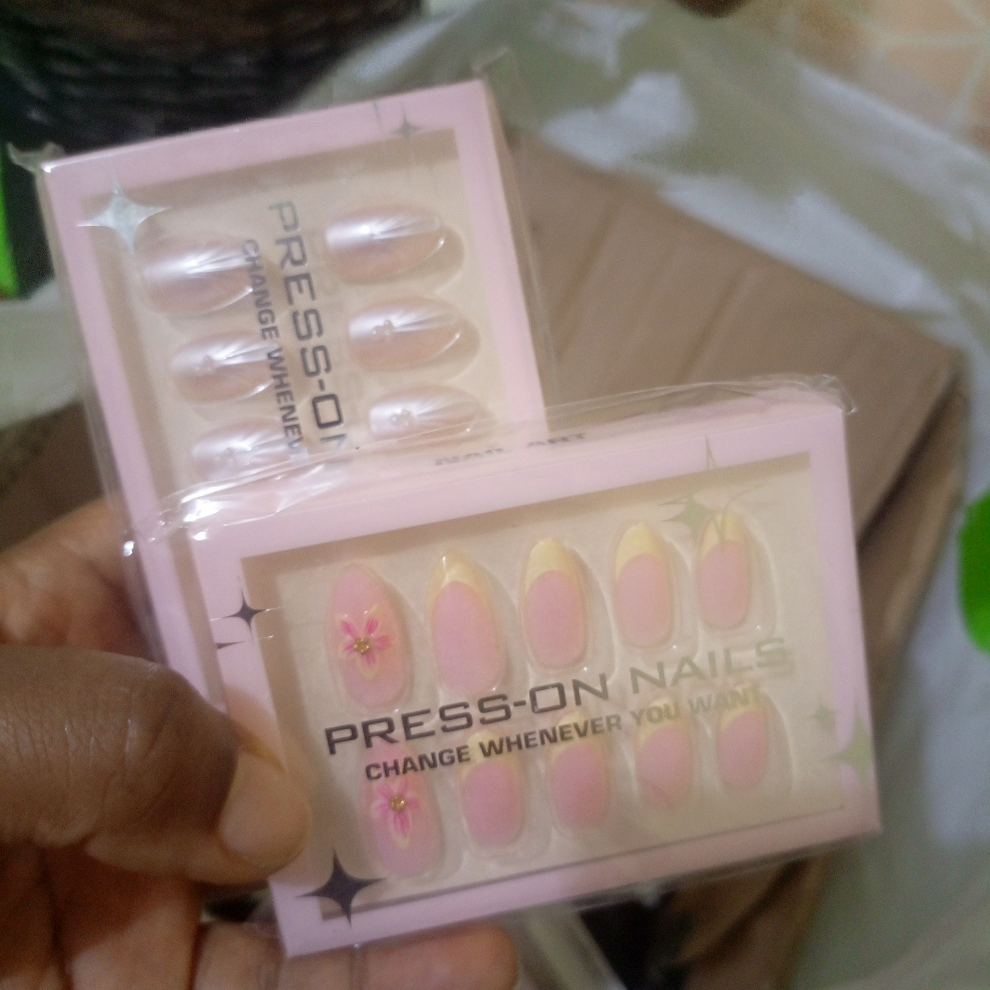 Product image thumbnail: Ongles à pression