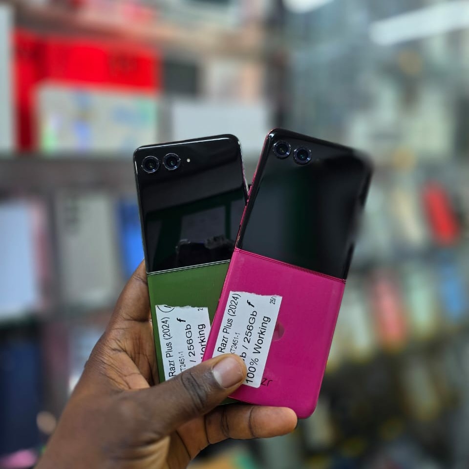 Product image thumbnail: Motorola RAZR PLUS 2024 - 256/12