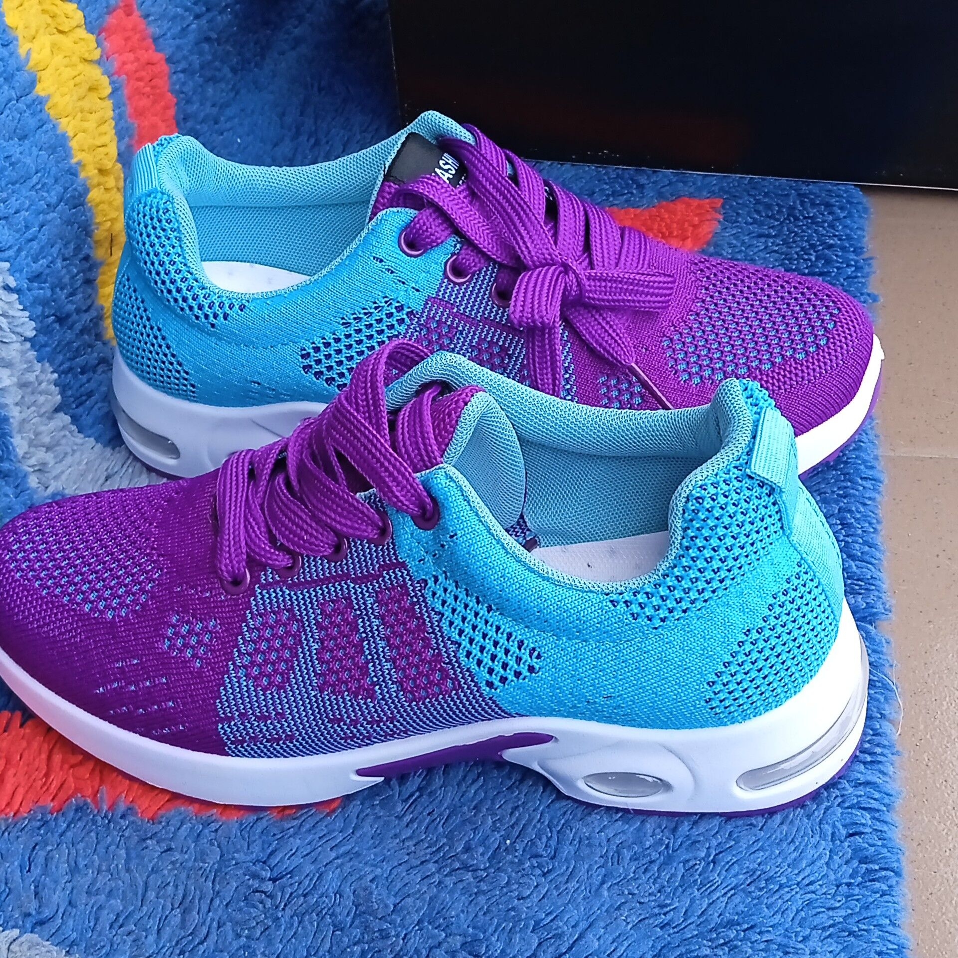 Product image thumbnail: Stylish and comfortable sneakers Women 36-37 and 38 small