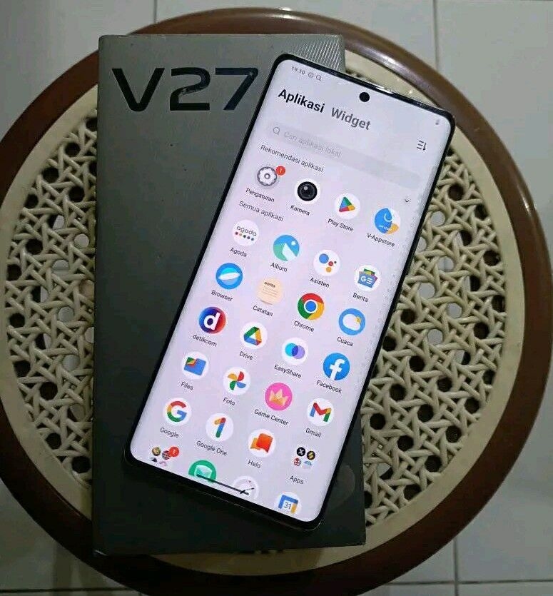 Product image thumbnail: VIVO V27 256G