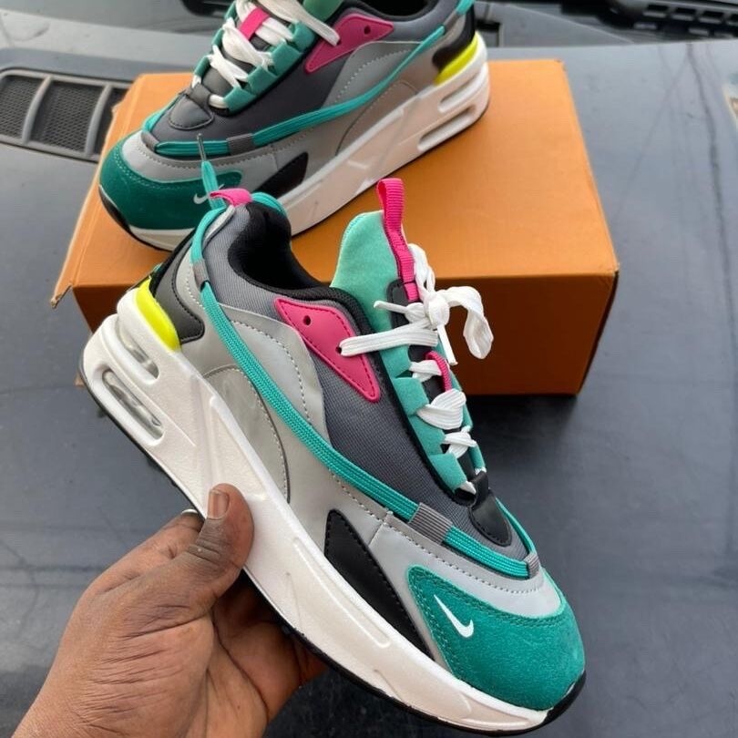 Product image thumbnail: NIKE RÉTRO