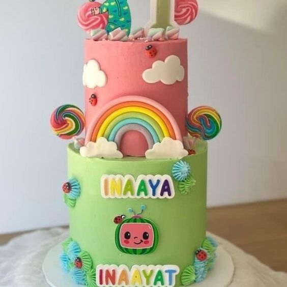 Image de gâteau à deux étages au melon coco