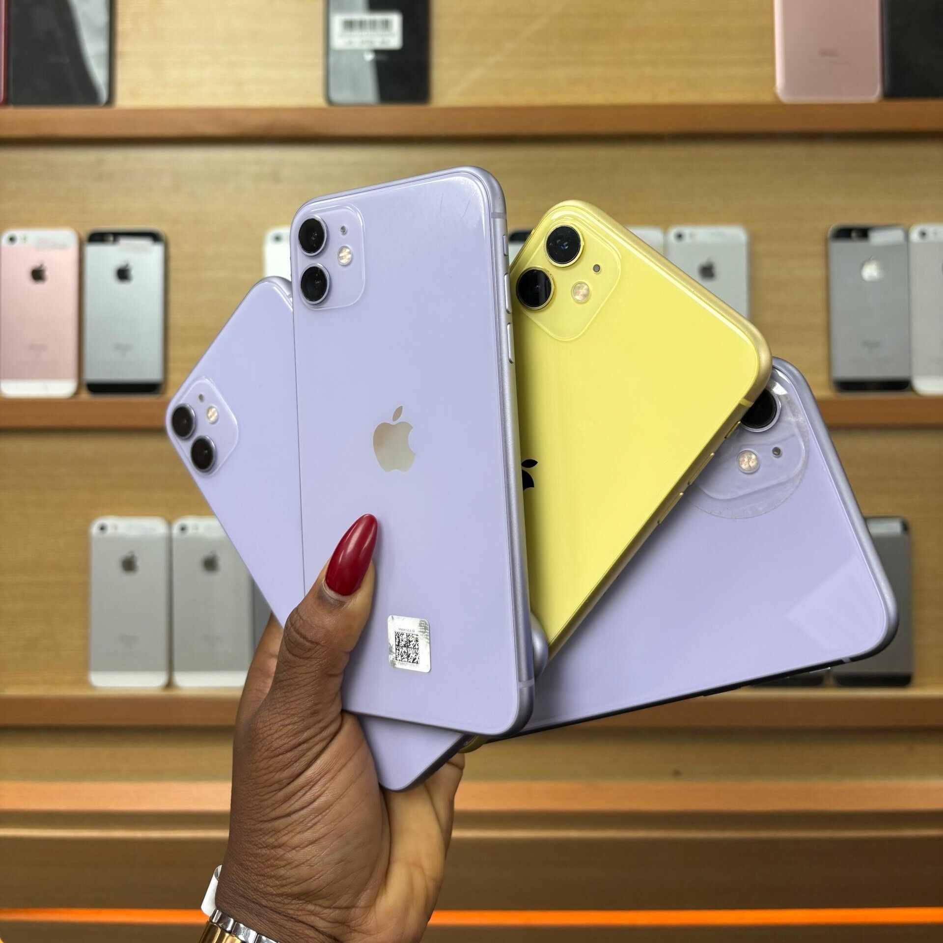 Product image thumbnail: APPLE IPHONE 11 - JAUNE - GRIS - 64G