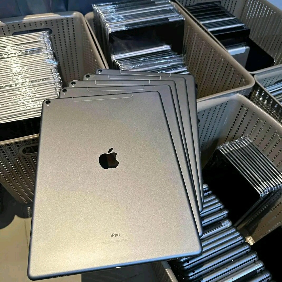 Image du produit : IPAD PRO 2ND GENERATION 256G ( 12-9INCH) SIM