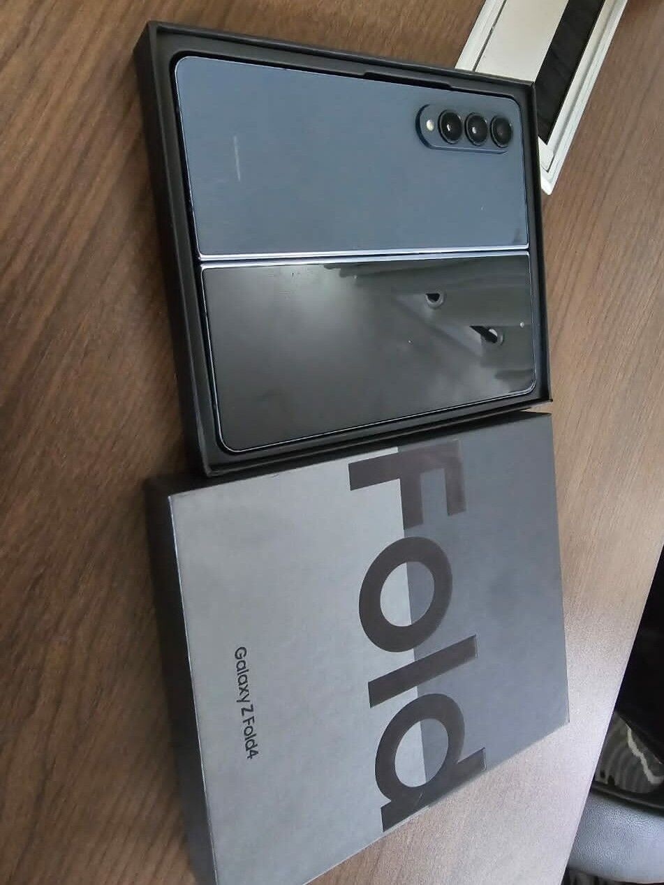 Product image thumbnail: SAMSUNG GALAXY ZFOLD4 5G 256g