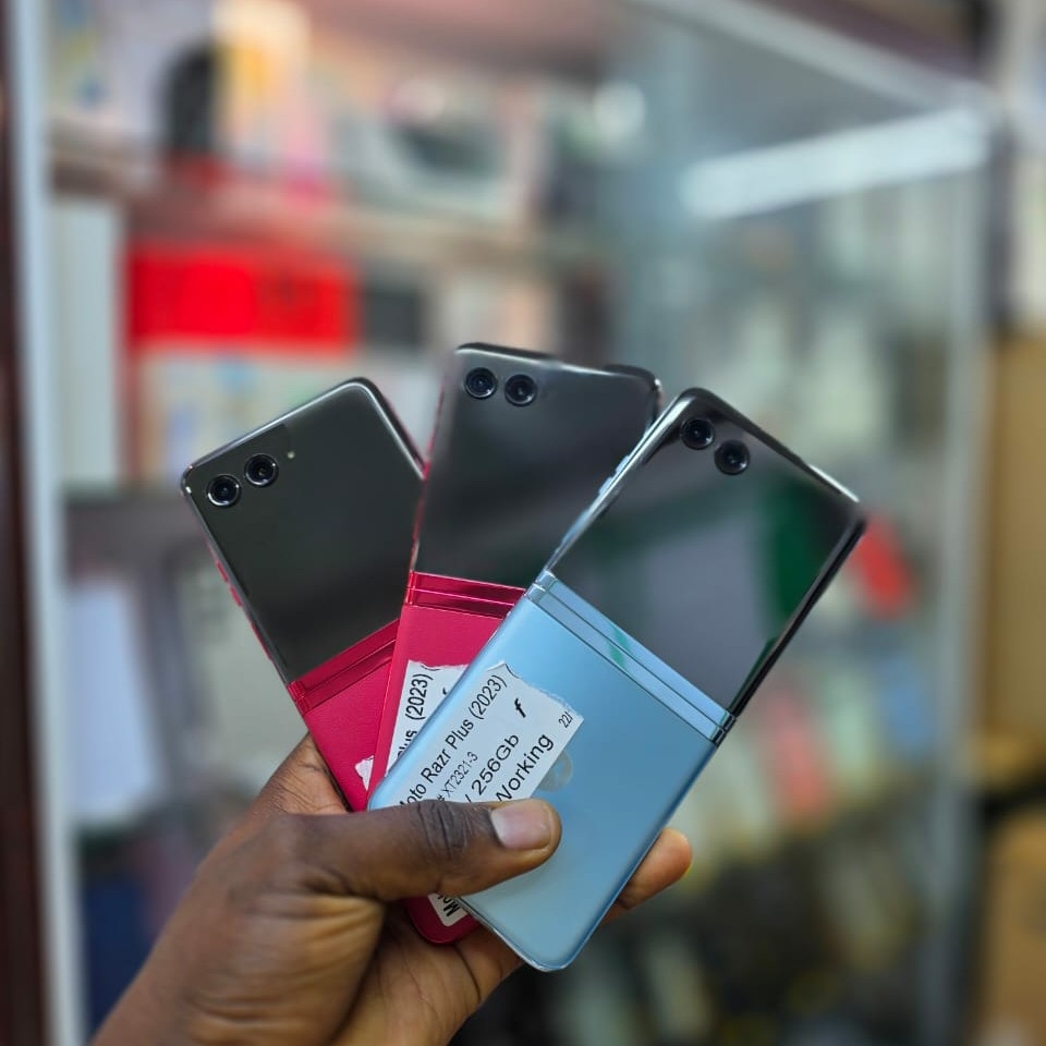 Product image thumbnail: MOTOROLA RAZR PLUS 2023 - 256G