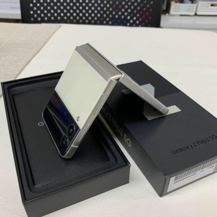 Product image thumbnail: SAMSUNG GALAXY ZFLIP3 5G 256G