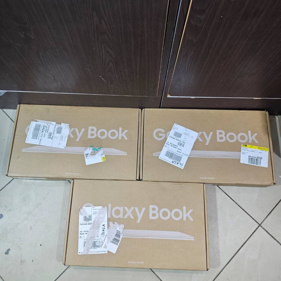 Product image thumbnail: GALAXY BOOK 4 512G