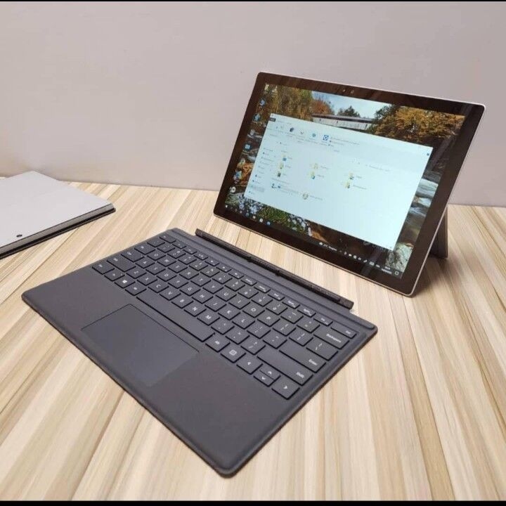 Product image thumbnail: Microsoft surface pro 4
