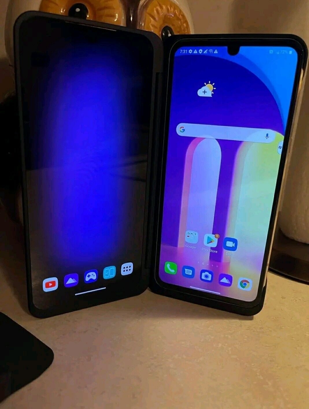 Product image thumbnail: LG V60 THINQ 5G- 2 ECRAN - 128G HDD