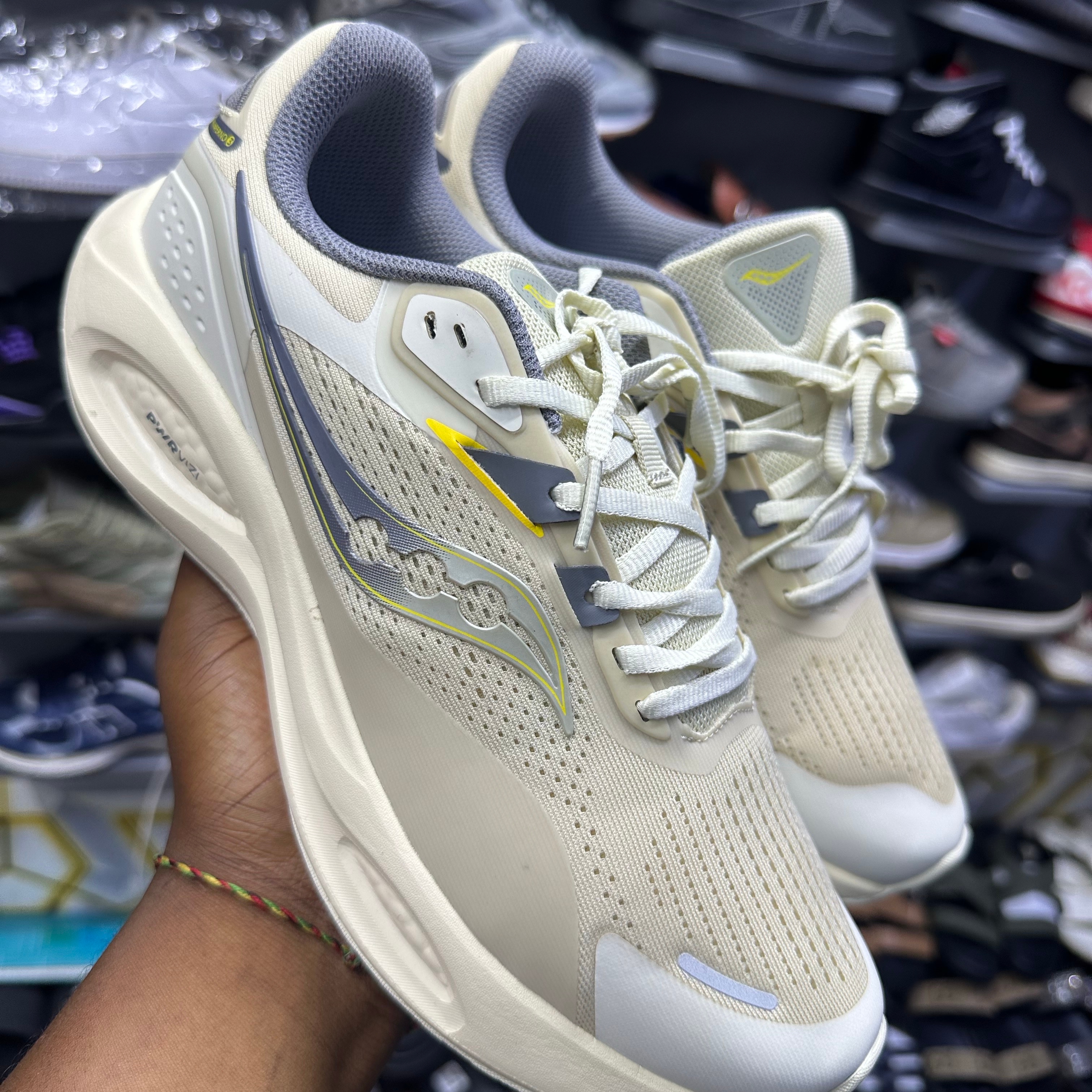 Product image thumbnail: saucony phœnix inferno 3