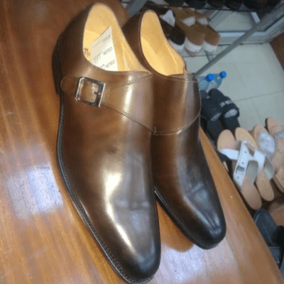 Image de chaussures formelles marrons