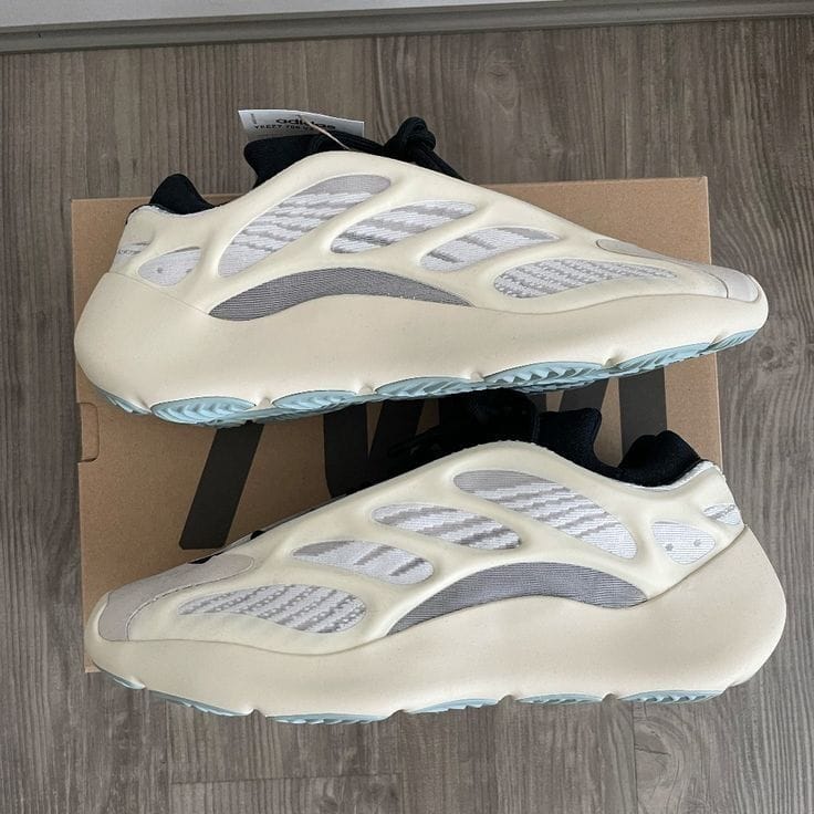 Image de yeezy 700 v3