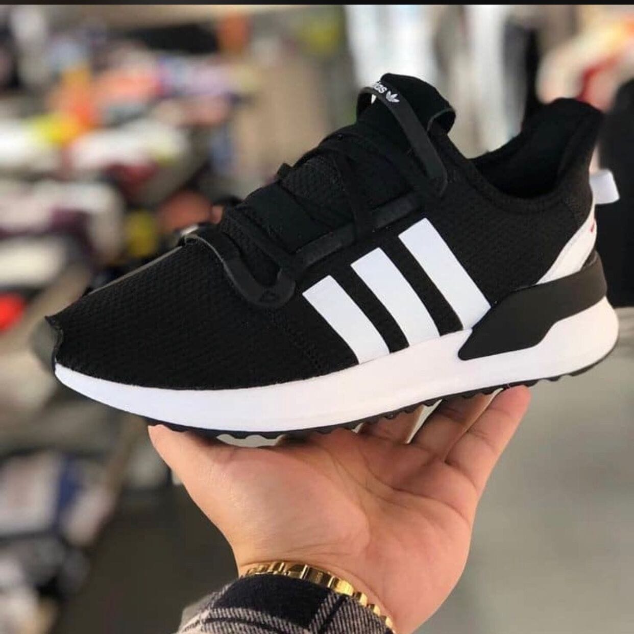 Image de chaussures addidas