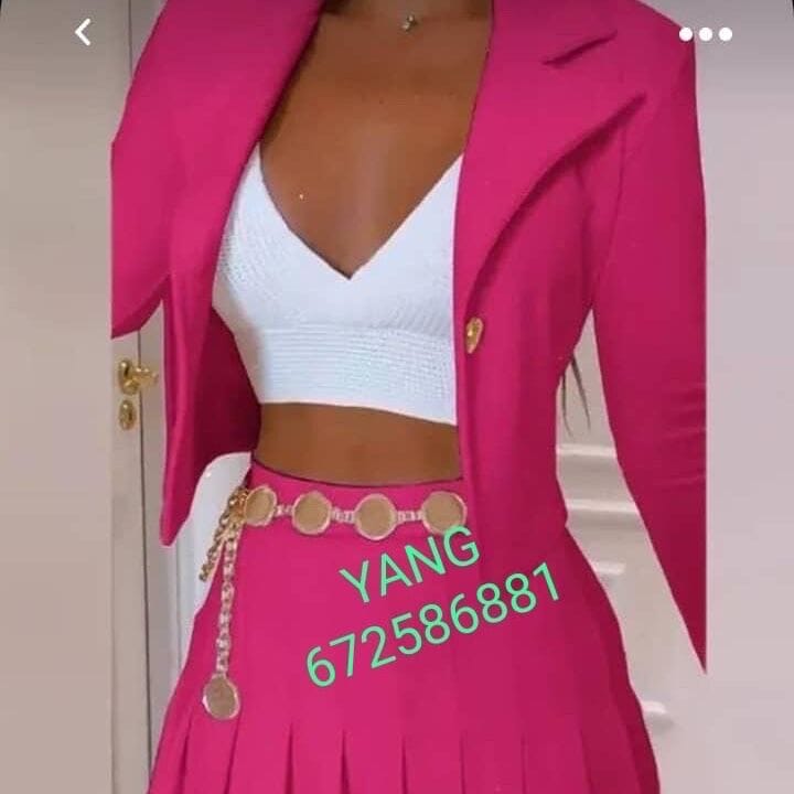 Image de Costume deux pièces et jupe courte