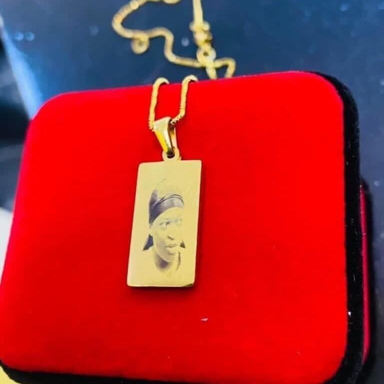 Image of personalized black/white photo chain