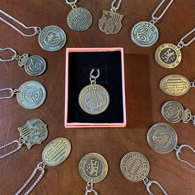 Image de Collier médaillon clubs