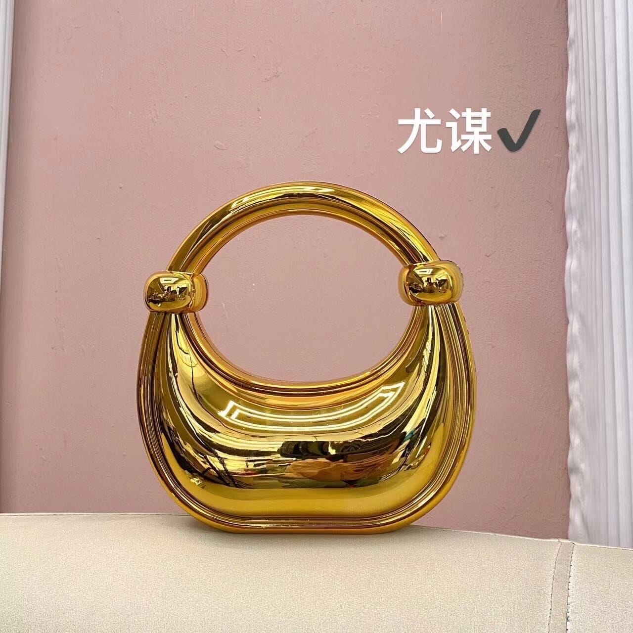 Image of sacs a main classic