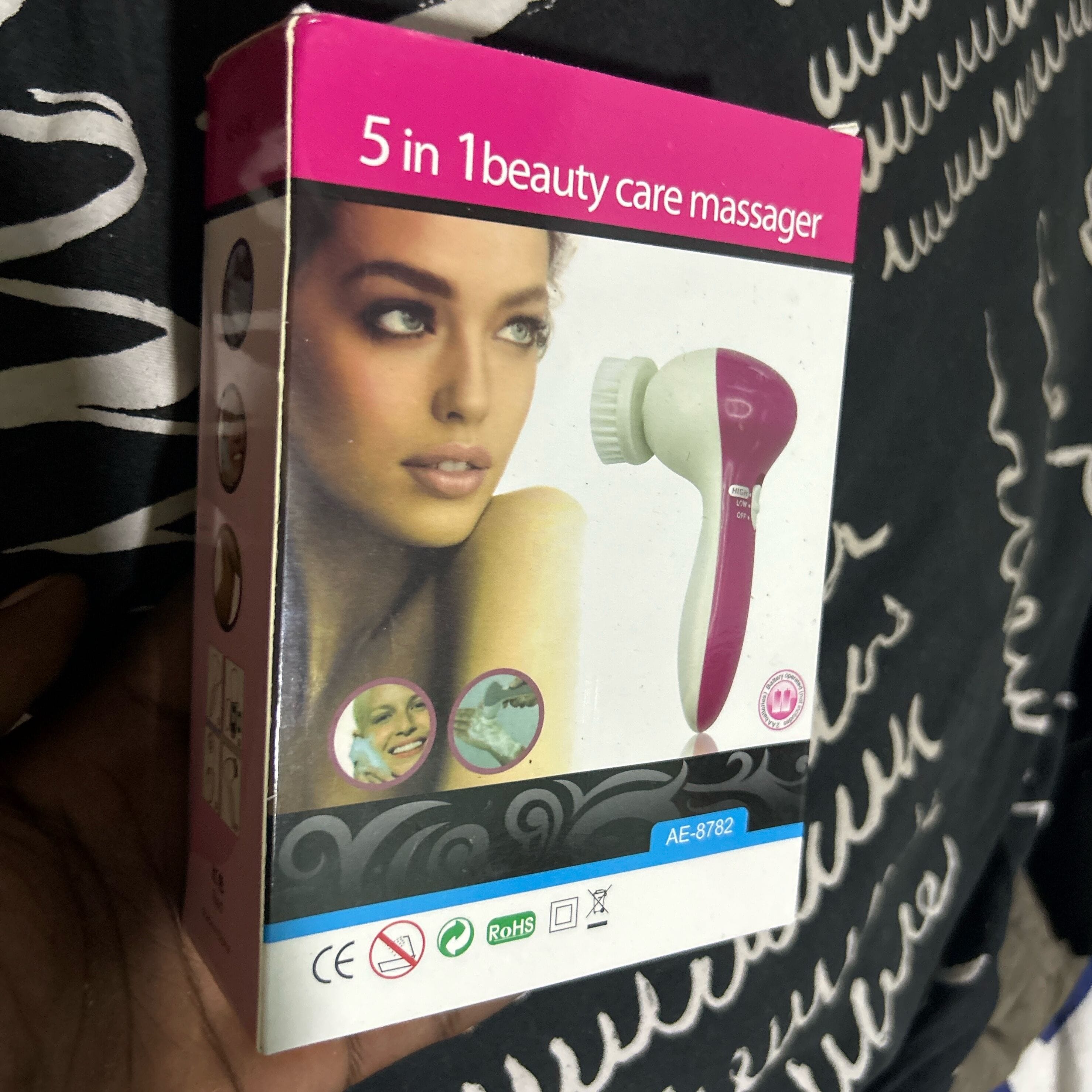 Image of 5 in 1 Facial Scrubber Device