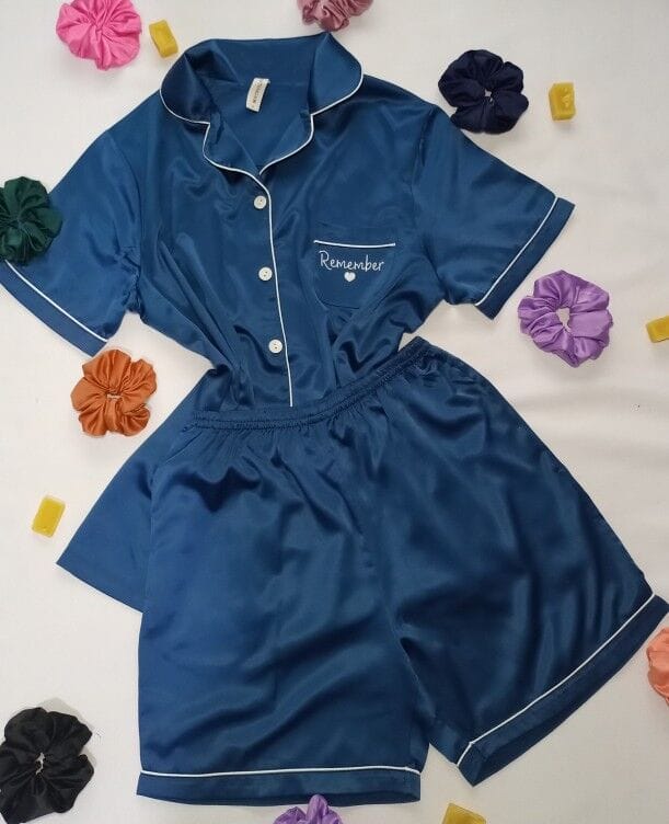 Image de Ensemble pyjama en satin (chemise - short)