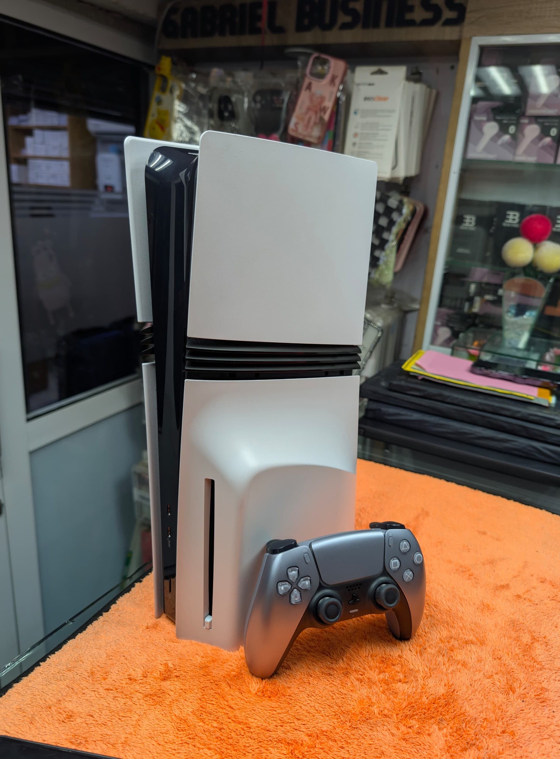 Image de PLAYSTATION 5 PRO 2 TERA- 1 MANETTE