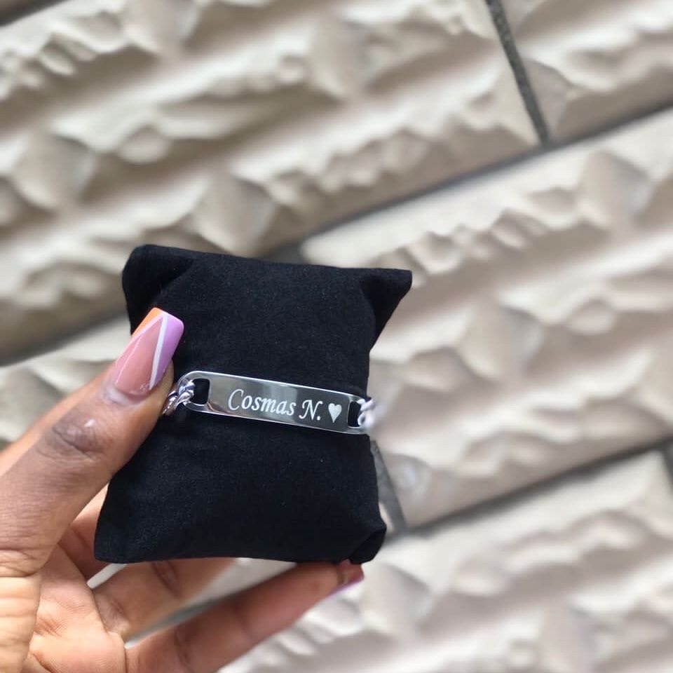 Image de bracelet personnalisé en or , noir ou argent