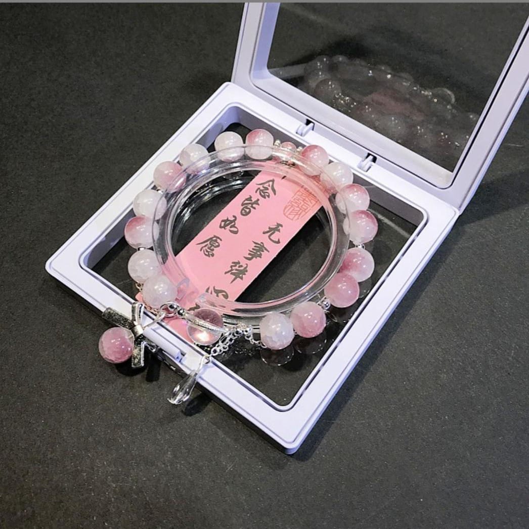Image de Boxed charm bracelets