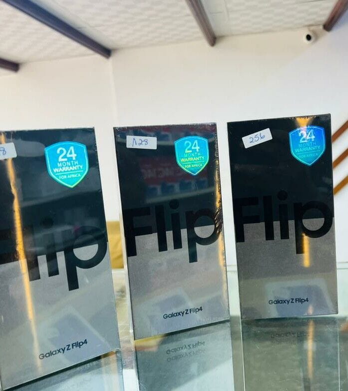 Image de SAMSUNG GALAXY ZFLIP4 5G 128G 🇺🇸