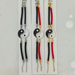Image du produit Ensemble de bracelets Yin Yang ajustables avec cordon tressé et détails dorés
