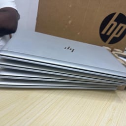 Image du produit Ordinateurs portables HP argentés empilés