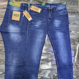 Image du produit Jean en Denim Bleu Foncé pour Homme - Coupe Classique