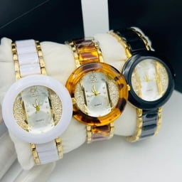 Image du produit Élégante montre à quartz Calvin Klein pour femme avec accents noirs et dorés