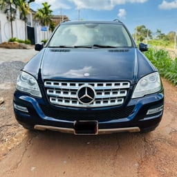 Product image for Mercedes-Benz ML 50 4MATIC SUV, Dark Blue