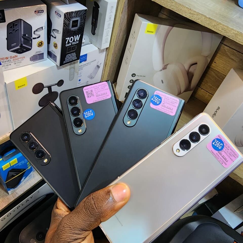 Product image thumbnail: SAMSUNG GALAXY ZFOLD3 5G - 256G