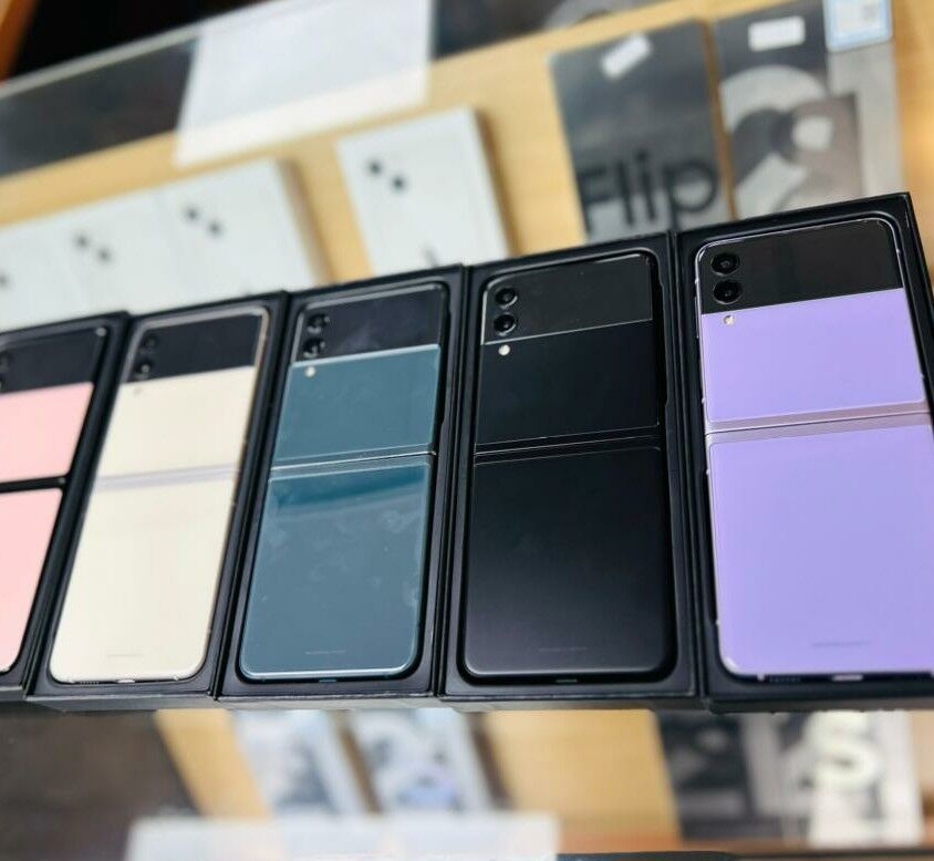 Product image thumbnail: SAMSUNG GALAXY ZFLIP3 5G 256G