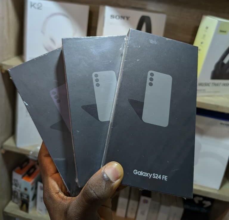 Product image thumbnail: SAMSUNG GALAXY S24 FE 5G - 256GB