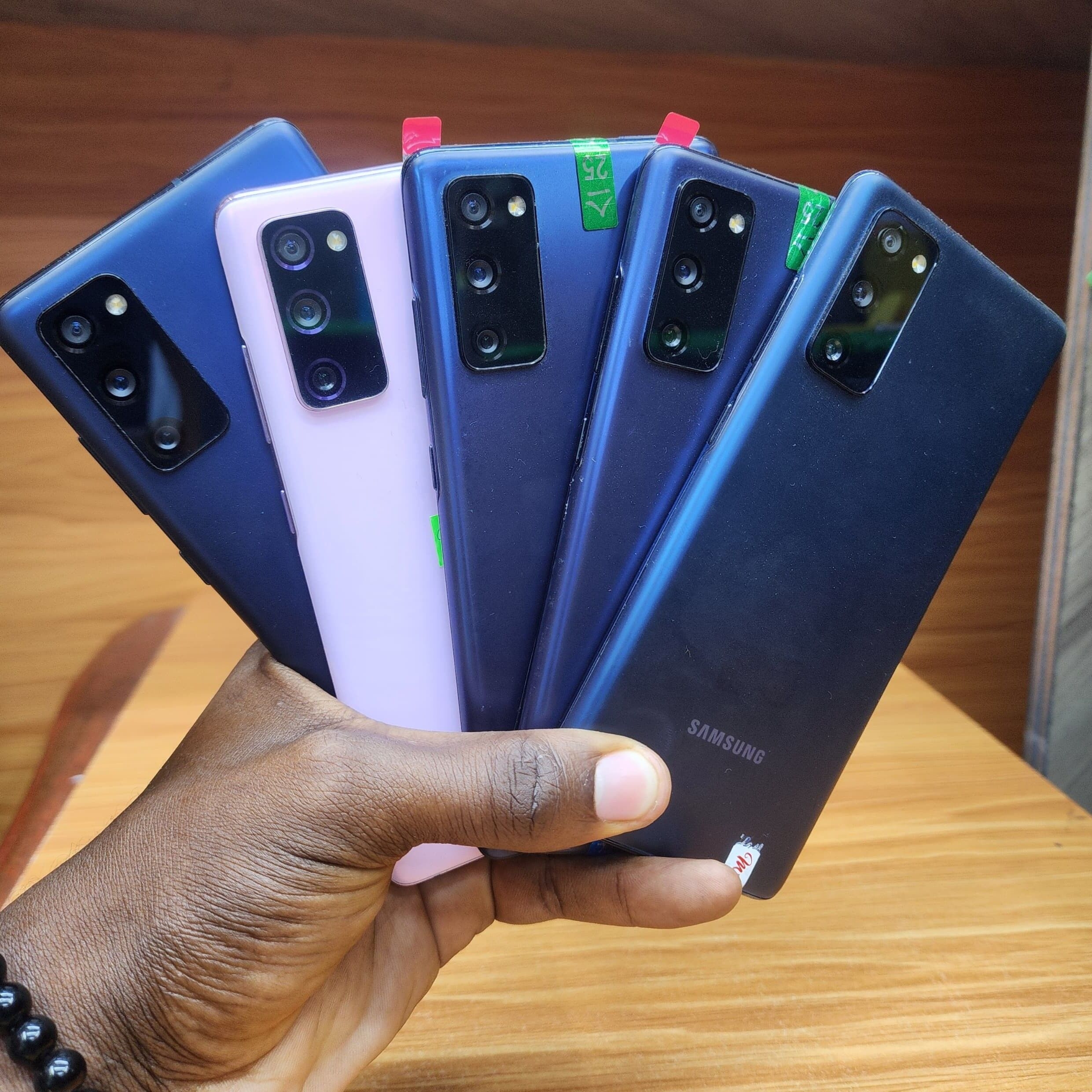 Product image thumbnail: SAMSUNG GALAXY S20 FE 5G 128G