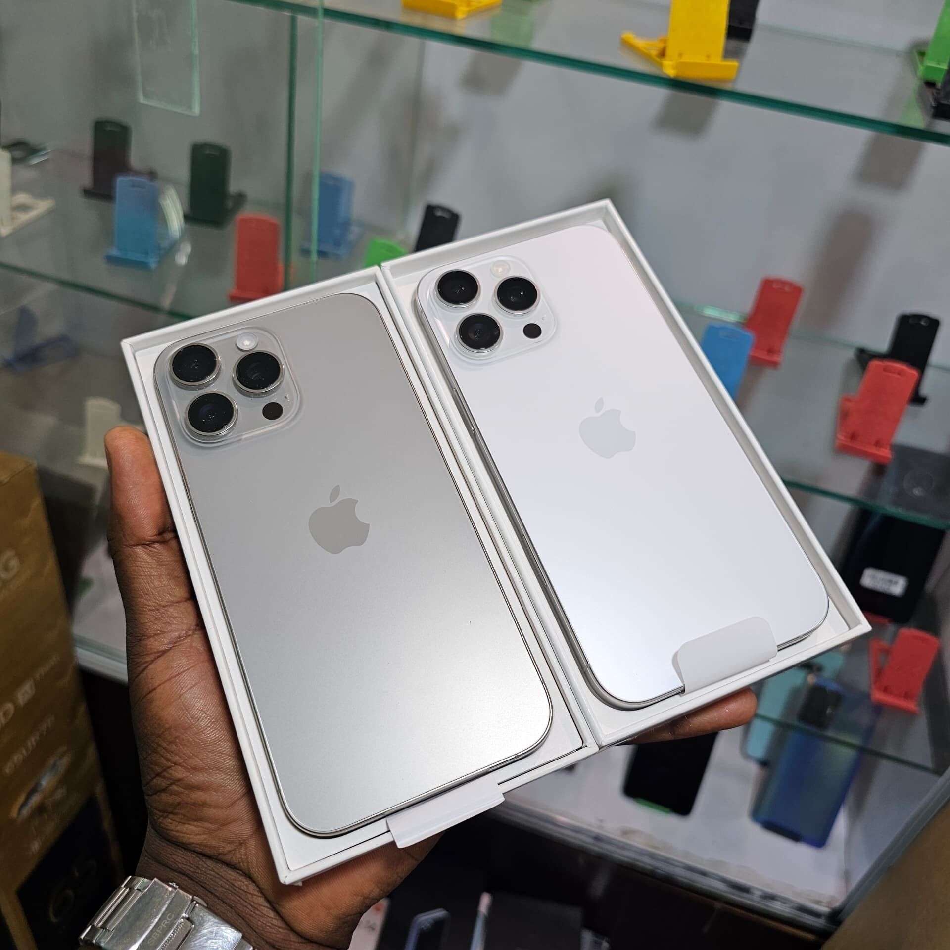 Product image thumbnail: IPHONE 16 pro max 100% 256G