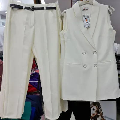 Image de mode de vêtements pour femmes