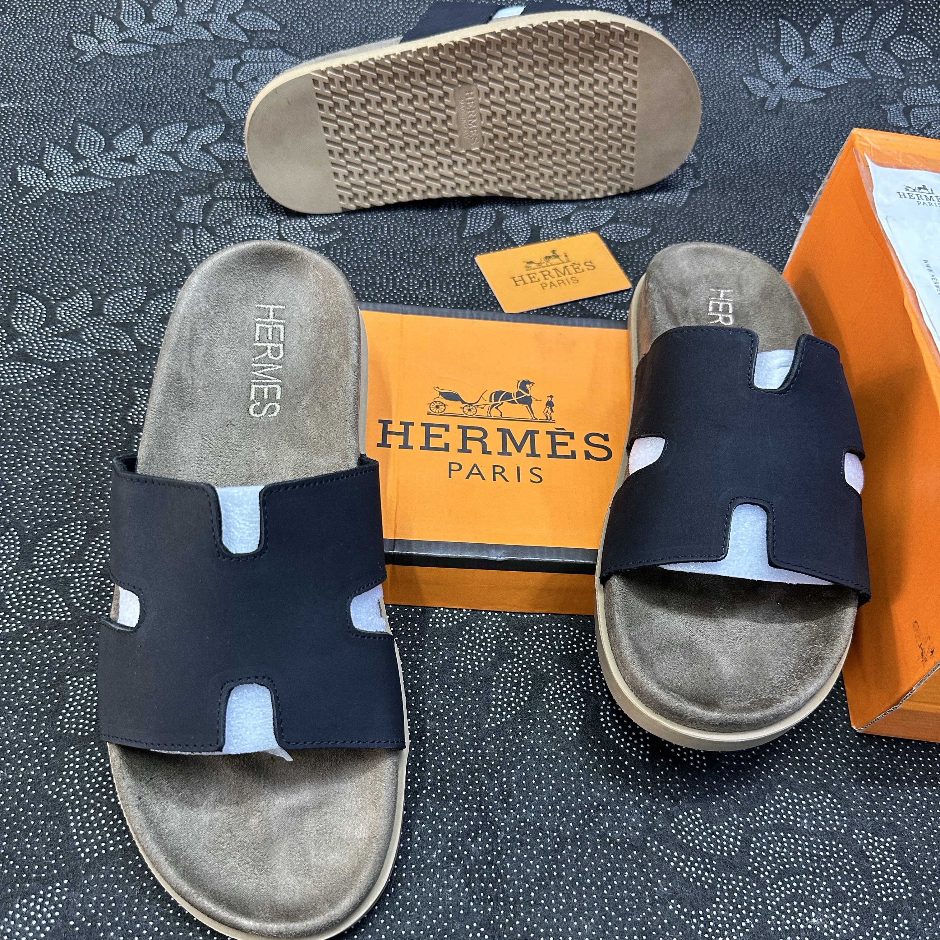 Product image attachment 1 - babouche hermes homme
