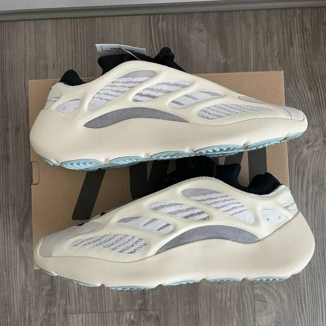 Image de yeezy 700 v3