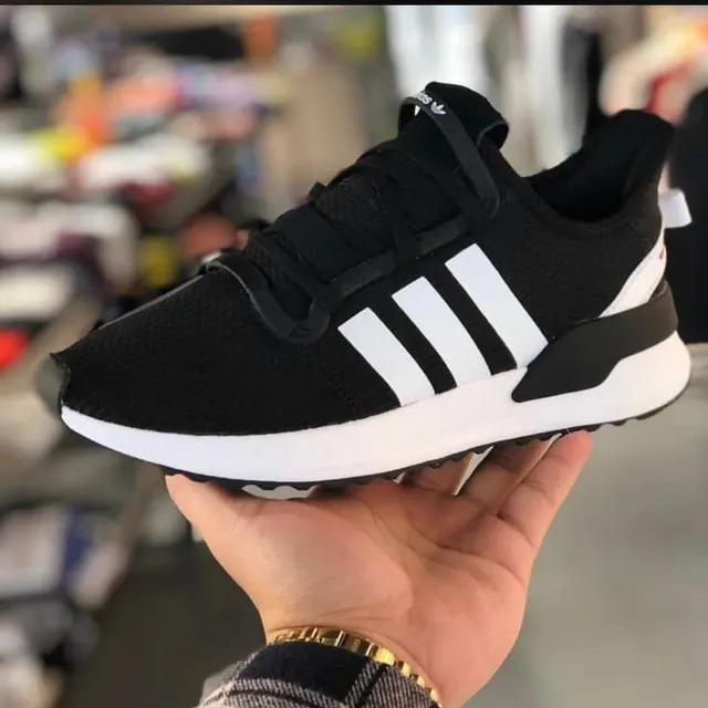 Image de chaussures addidas