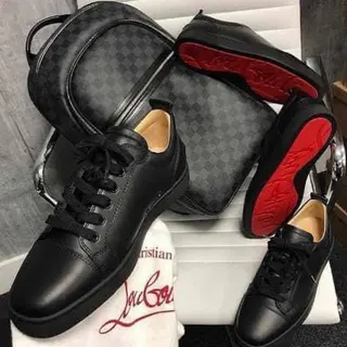 Photo 1 du produit  - louboutin noir