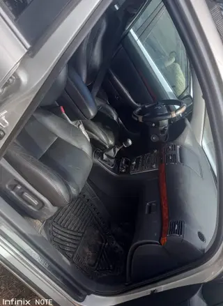 Photo 4 du produit  - Toyota Avensis tête de cochon
