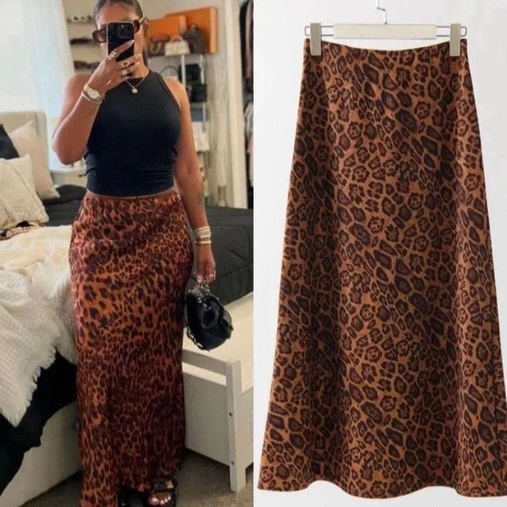 Product image attachment 1 - Leopard print Satin skirt