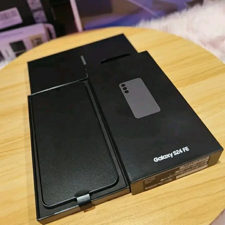 Product image attachment 1 - SAMSUNG GALAXY S24 FE 5G SEALED 256G