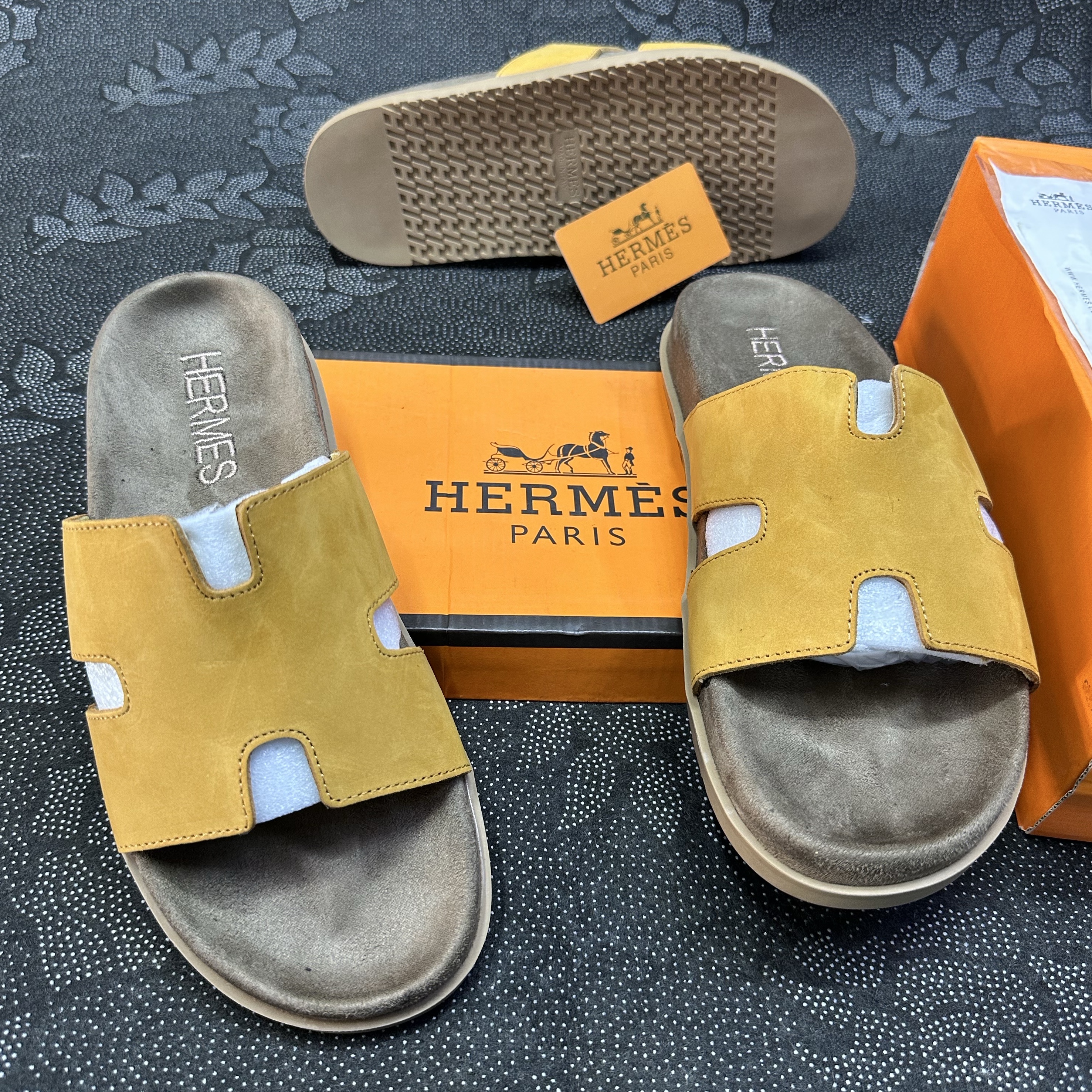 Product image attachment 2 - babouche Hermes