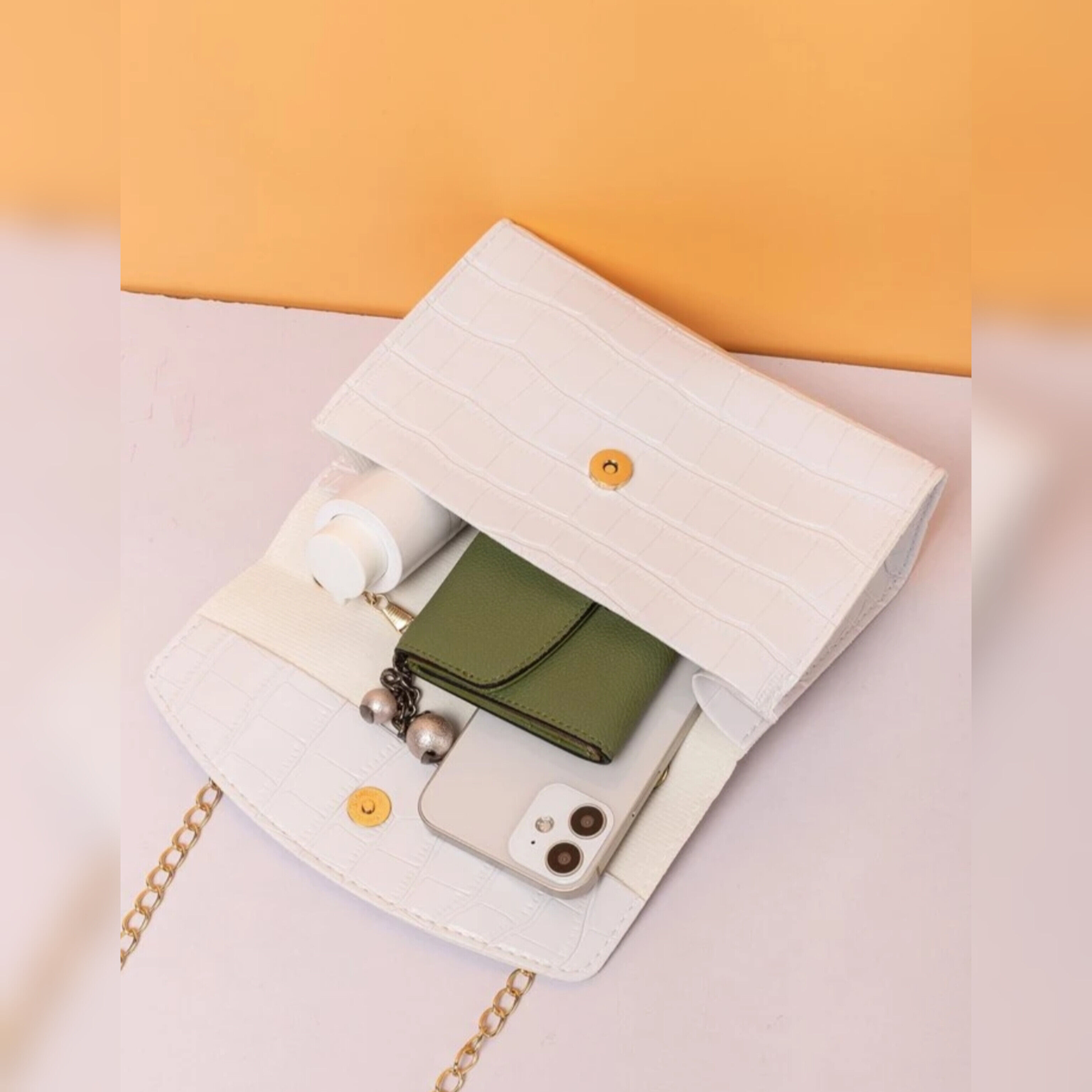 Photo 2 du produit - Mini sac carré à rabat en relief Fuzzy Croc