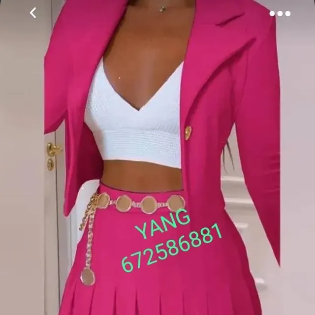 Image de Costume deux pièces et jupe courte